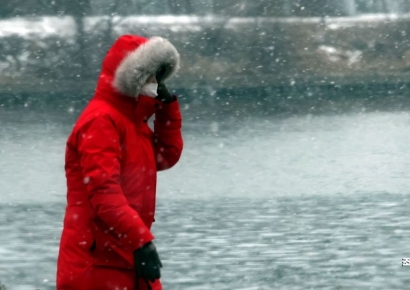 [포토] 눈 내리는 서울, 얼어붙은 한강