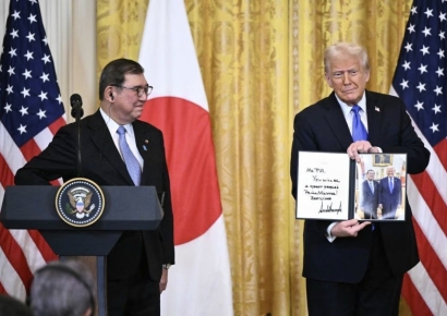 日, 트럼프에 선물 보따리…트럼프 "北과 관계 맺을 것‥다음주 상호관세 발표"(종합)