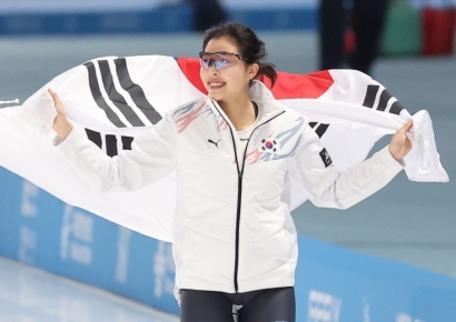 '신예' 이나현, 김민선 제치고 빙속 여자 100ｍ 金(종합)