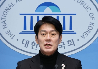 5·18 묘지 참배 막힌 한덕수 향해 민주당 "예고편에 불과"