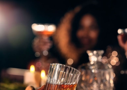 '간 큰 공무원'들…꽃뱀 동원해 선배 속이고 15억 뜯어내