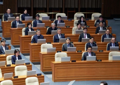 [포토] 이재명 대표 연설 듣는 국무위원들