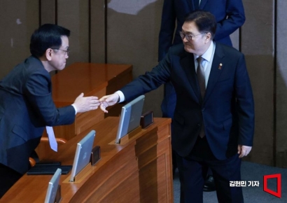 [포토] 악수하는 최상목-우원식