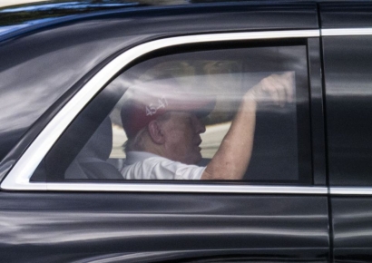 트럼프 대통령, 우즈 부자와 동반 라운드