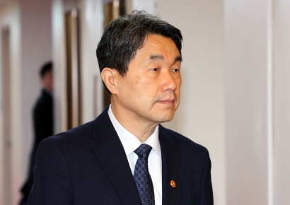 의대 40곳 학장 만난 이주호 "의대 교육 정상화 노력"