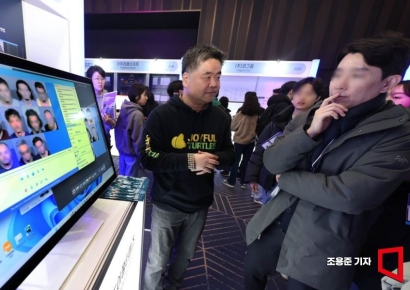 [포토] 이미지 비식별화 장비 살펴보는 관람객