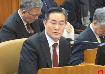 신원식 "尹, 술 마시다 얘기한 줄…계엄, 실제 일어나 크게 실망"