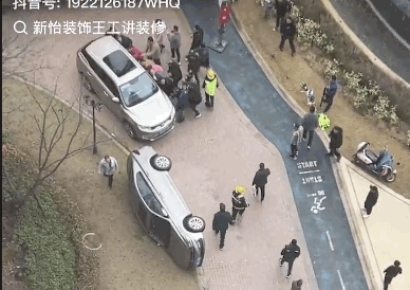 "차주 없어? 뒤집읍시다"…소방차 진입 막은 입주민 차 결국