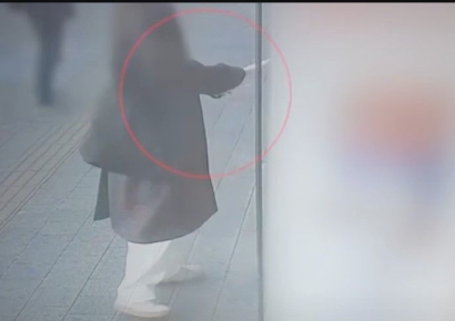 "무슨 봉투죠?"…대낮 1억4000만원 사기 막은 행인의 정체