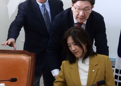 [포토] 비대위 참석하는 국민의힘 지도부