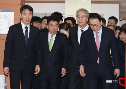 [포토] 업무협약식 참석하는 금감원장과 금융지주회장