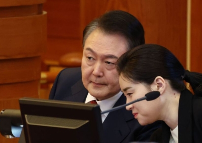 조갑제 "하야 가능성"…尹측 "입밖에 꺼내지마" vs 김민석 "꿈도 꾸지마"