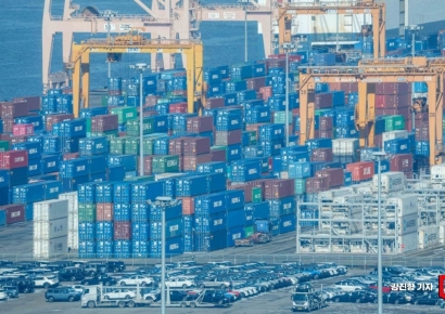 '조업일수' 부족 상쇄한 '반도체' 호조…수출 '9개월 연속' 증가(종합)