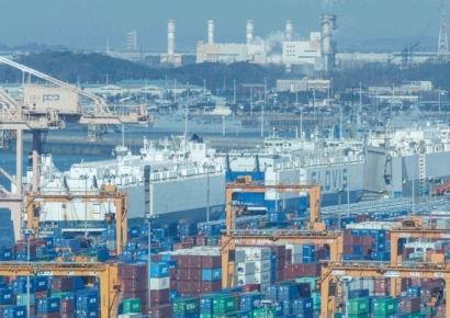 '반도체 호조' 이달 20일까지 수출 14.9%↑…"8개월 연속 수출 증가 전망"(상보)