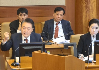 '헌재가 법 위반하고 있다'는 尹측, 한덕수·홍장원 재차 증인 신청  