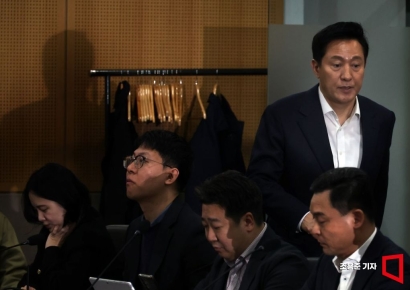 [포토] 규제철폐 보고회 참석하는 오세훈 시장