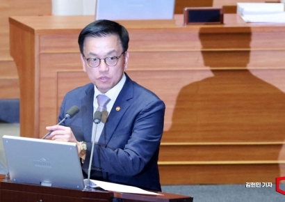 [포토] 최상목 권한대행, 대정부질문 답변