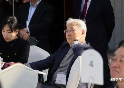 [포토] AI 관련 토론회 참석한 이인용 전 삼성사장