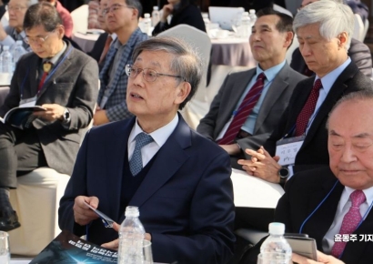 [포토] AI 관련 토론회 참석한 김황식 전 총리