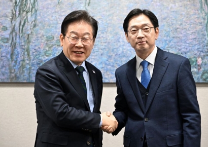 이재명, 김경수 회동서 "내란 극복 위해 동의하는 모든 세력 힘 합쳐야"