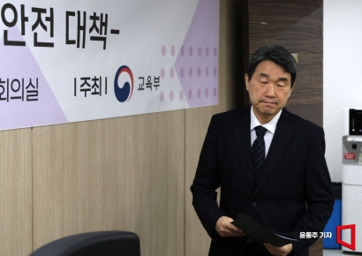 [포토] 표정 굳은 이주호 교육부 장관