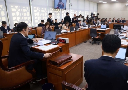 [포토] 복지위 전체회의 주재하는 박주민 위원장