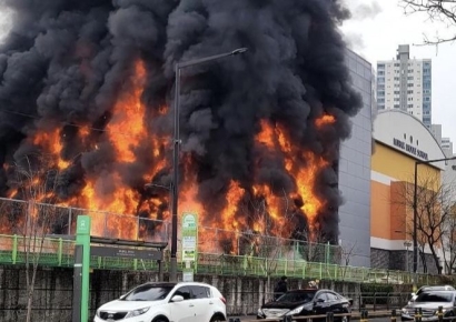 서울 성동구 무학여고 화재…소방관 96명 투입 진압중