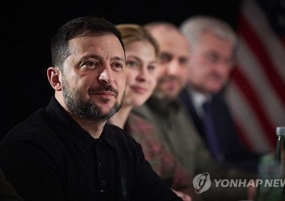 "트럼프, 휴전 후 우크라에 미군 배치…우크라 희토류 50% 요구"