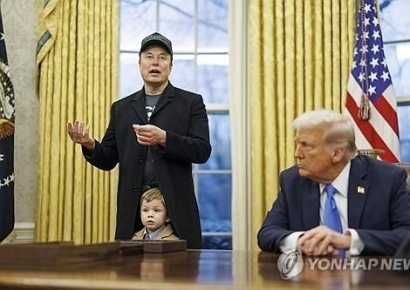 "30분 안에 책상 빼" 트럼프·머스크, 공무원 1만명 해고했다