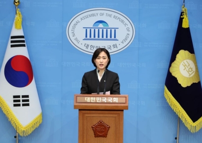 與 "윤심 낙하산 인사·공공기관장 즉각 사퇴해야"