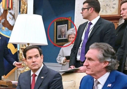 트럼프 머그샷, '이곳' 앞까지 버젓이 전시한 정황 포착