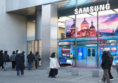 AI폰 '갤럭시S25' 체험 열기…'갤럭시 스튜디오' 방문객 30만명 넘겨