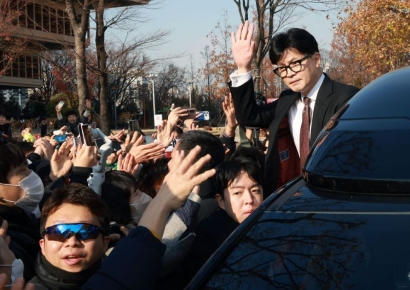 [AK라디오]한동훈 책 '깜짝 놀랄만한' 내용 담겼다