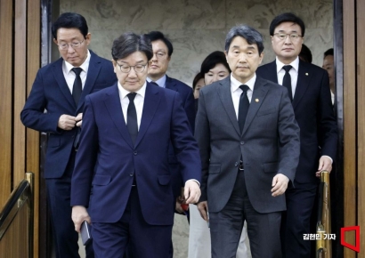 [포토] 당정협의회 향하는 권성동-이주호