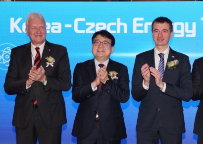 [포토] 한자리에 선 한-체코 에너지 전문가