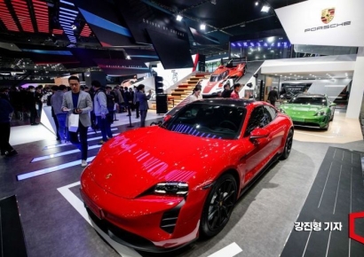 "포르셰 '반값'인데 사야지"  갓성비 공세에 중국서 고전하는 독일車 