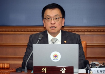 최 대행 "지방 미분양 아파트 3000호 매입…시장상황에 따라 확대 검토" 