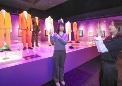 [포토]현대百 무역센터점, BTS·마이클 잭슨 무대 의상 만난다