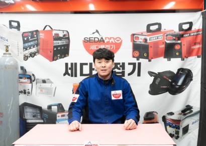 [콘텐츠커머스]고장난 문고리 집에서 '뚝딱'…유튜브로 배운 용접