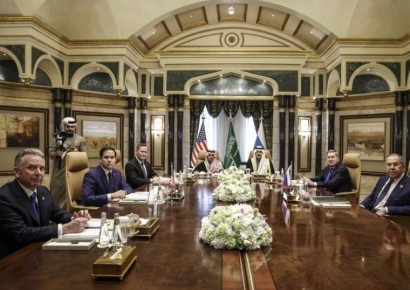 미·러, 우크라戰 협상팀 설치·대러 제재 해제 논의…우크라·EU 패싱에 반발