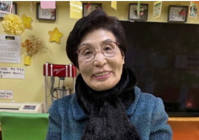 "어르신들 위해 봉사하고파"…76세에 고교 졸업하고 대학 가는 할머니