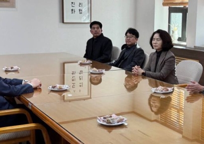 동덕여대 간 이준석 "반지성이 지성 덮지 않기를"…서부지법도 방문