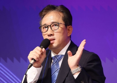 "옆에 있으면 숨찬 소리 다 들려"…탈북 외교관의 김정은 회상