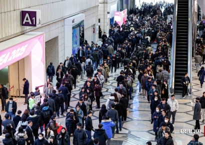 [포토] 세미콘 코리아 2025 찾은 국내외 바이어들