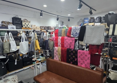 벽속에 위조명품이 수두룩…6년간 비밀매장 운영하다 적발