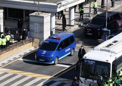 尹 발언 없이 '내란 우두머리' 첫 재판 종료…구속취소 심문서 치열한 공방