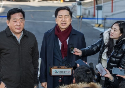 김기현 "헌법재판관 미몽서 깨어나야…尹 탄핵 각하해야"