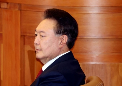 [속보]윤석열 “직무 복귀하게 되면 또 계엄선포, 터무니없는 이야기”