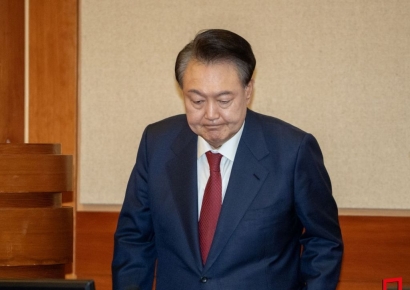 [속보]尹, 최후 진술 시작…"거대 야당, '계엄' 트라우마 악용해 국민 선동"