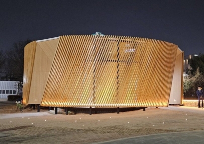 "보안 괜찮나" 나무로 덧댄 공중화장실…와중에 건축 비용 '논란'